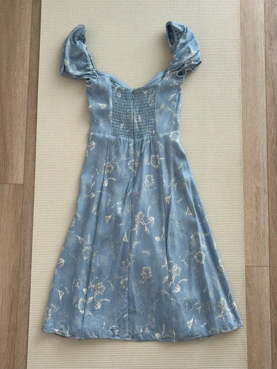 Aritzia Sunday Best Savannah Dress in Dew Blue/ Whisper White - Picture 6 of 6